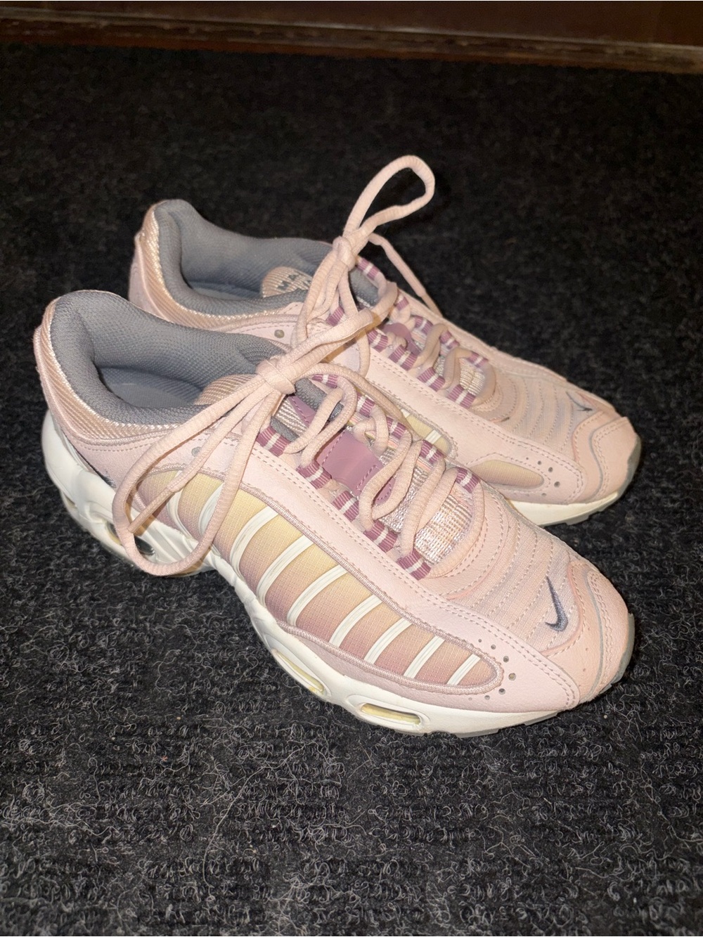 Nike Air Max Tailwind IV Women's Pink Athletic Shoes 7.5 GREAT CONDITION